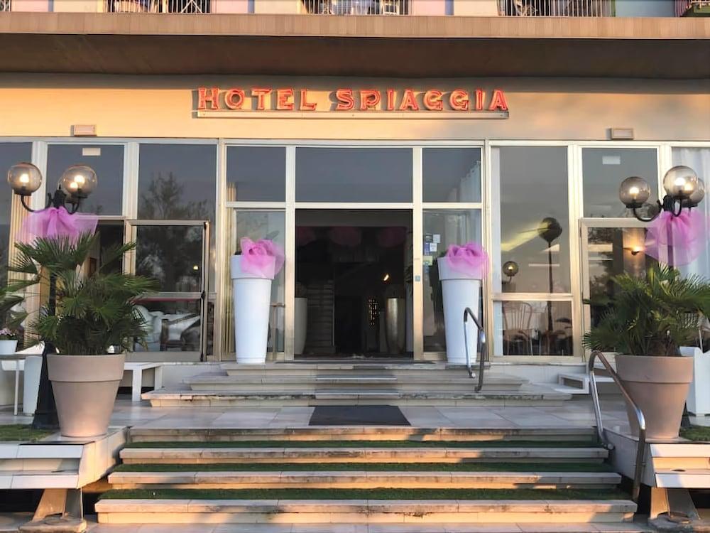 Hotel Spiaggia Cattolica Exteriör bild