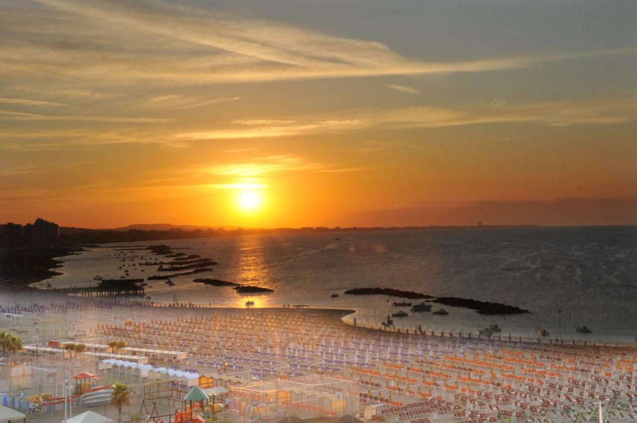 Hotel Spiaggia Cattolica Exteriör bild